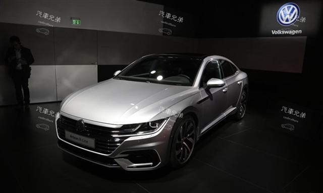 缺席上海车展的大众“最美”车型现身国外街头, 这外观真的没的黑