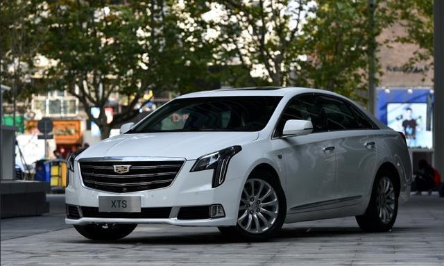 同学聚会，他们清一色的奥迪奔驰，就我借来的XTS，还被嘲笑