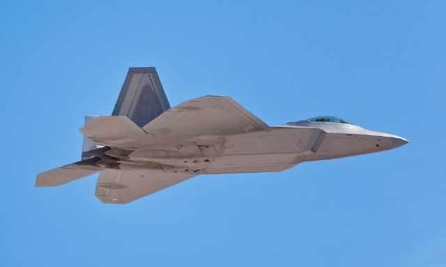 中国战机更帅气了!中国空军歼16改换新涂装亮