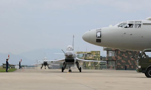 没想到歼10航程超7000千米?航程不亚于重型战