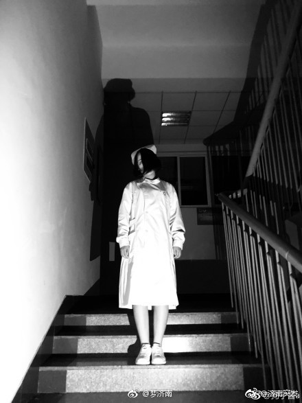 胆小慎点济南一高校女生扮贞子拍毕业照笑cry