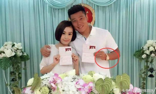 看看国足队员们戴的手表有多奢华 郑智这块表