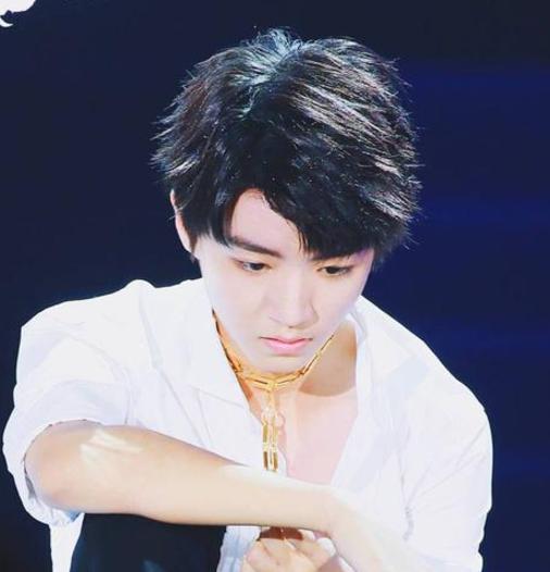 明星是怎么被星探发现的?吴奇隆摆地摊,最后一