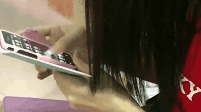 少妇不堪寂寞上网交友，20岁小伙拍下她的私密照