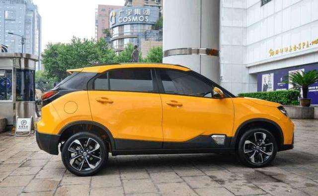 它与宝骏510算是一个级别的, 只是牌子变得高大上了