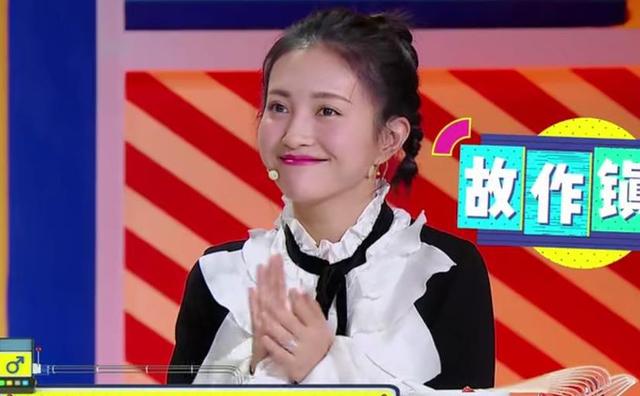 江疏影当众送花给包贝尔,包贝尔一脸喜悦,有谁