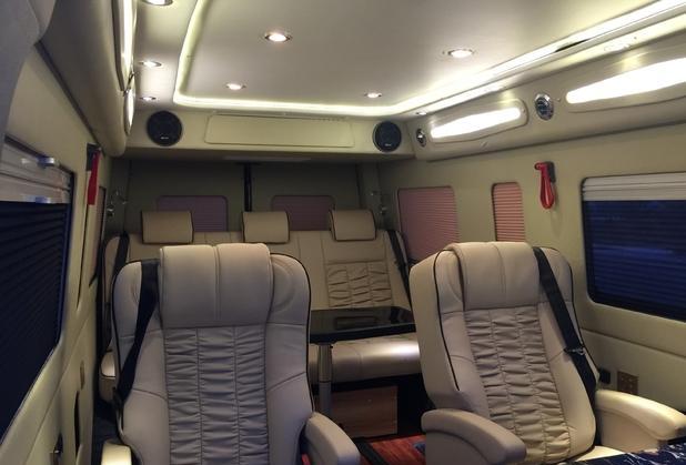 上汽大通V80商务风格房(chuang)车改装