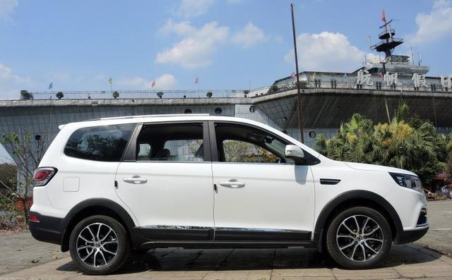 6.99万起售, 轴距2米75, 胎压监测标配ESP, 买啥五菱宝骏