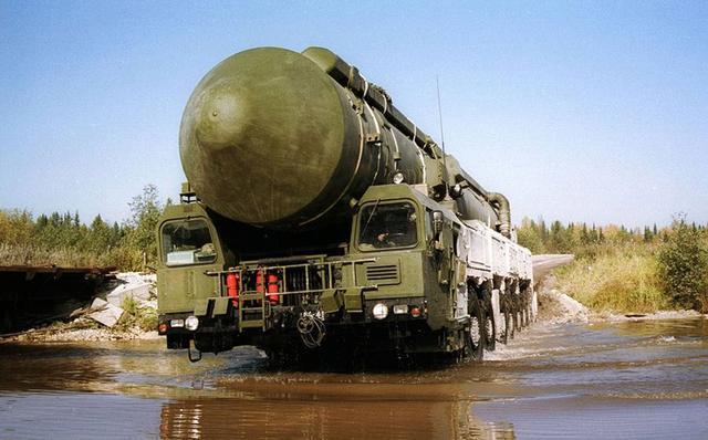 俄乌如果爆发战争,俄罗斯将在军事实力上碾压