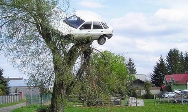 全球各种奇葩停车方式, 秋名山车神都得服