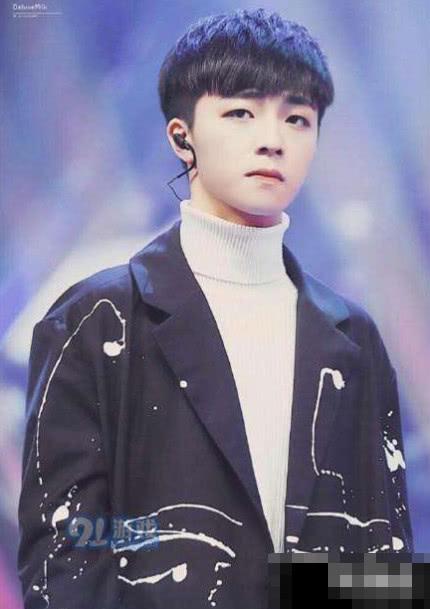 陈立农时尚芭莎大片