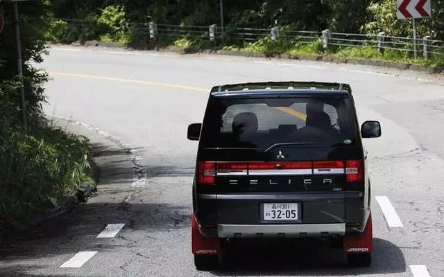 拉货越野两不误!三菱这款面包车太帅了,跟丰田普拉多有得一拼