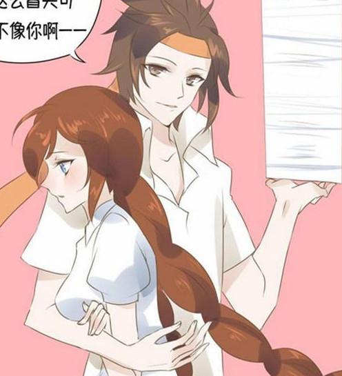 孙策抱起大乔的小蛮腰，感觉很享受，结果周瑜和小乔却……