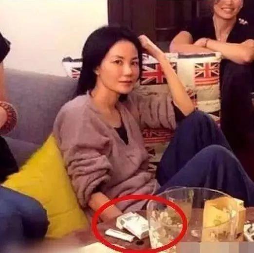 王菲怀孕,不惧48高龄产子,谢霆锋再当爹?