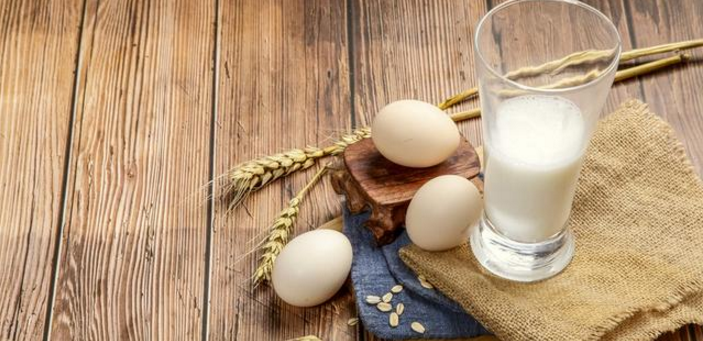 3周以上的宝宝喝纯牛奶好还是奶粉好?!