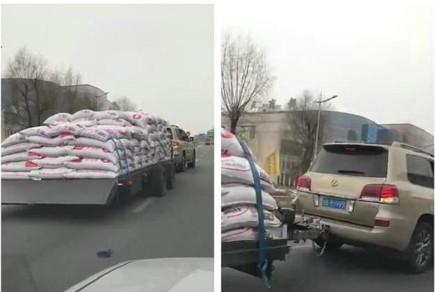 吉林最牛雷克萨斯，拖百袋饲料街头拉货太牛了！