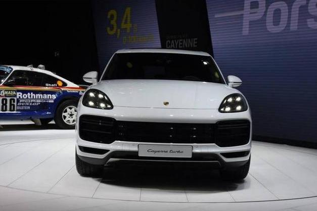 这款SUV是4.4T+9AT，配全时四驱的保时捷卡宴，男人首选的SUV