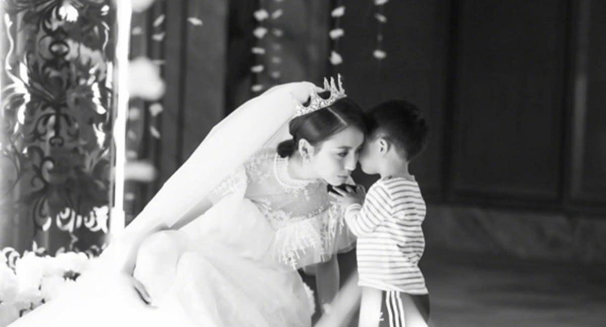 亲子照婚纱_母女婚纱亲子照图片