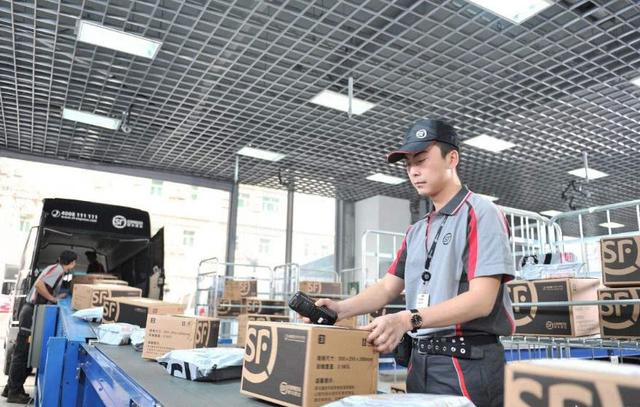 顺丰快递员他们一个月到底有多少工资？那么多的大学生都抢着去
