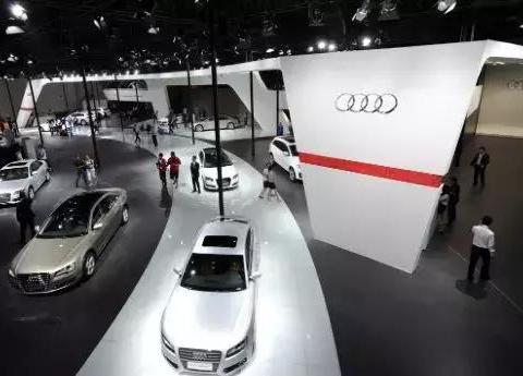 德国老板带着他的小姨子跑啦，原价几十万的奥迪统统大减价！