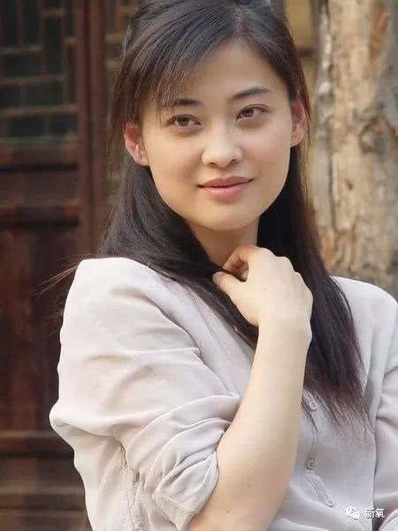 1975年出生的女明星,1981年出生的男明星 这位75年的女演员是吃了长生不老丸吧!43岁比23岁还年轻