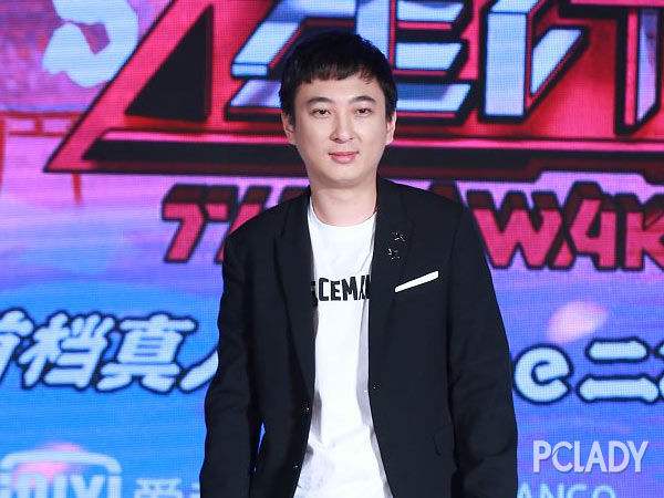 崔永元开撕冯小刚,受众多明星支持。最支持小