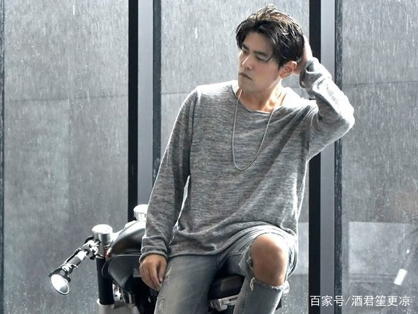 2020男歌星人气榜排名_2020年全球男明星收入排行榜出炉,中国影视大享成龙