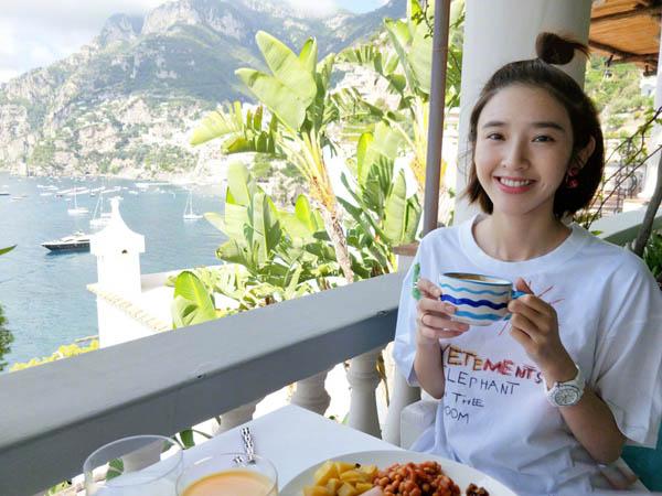 张若昀和唐艺昕最近情况怎么样?女方晒照右手