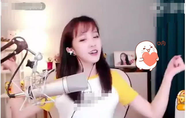 莉哥虎牙首秀,与蛇哥连麦打LOL,游戏技术让人