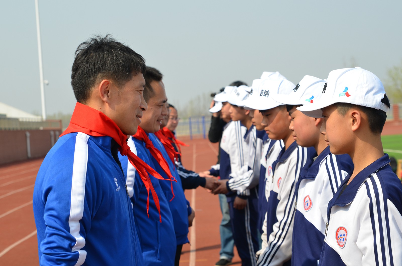 山东体育记者足球联队携手滨州飞扬80足球队