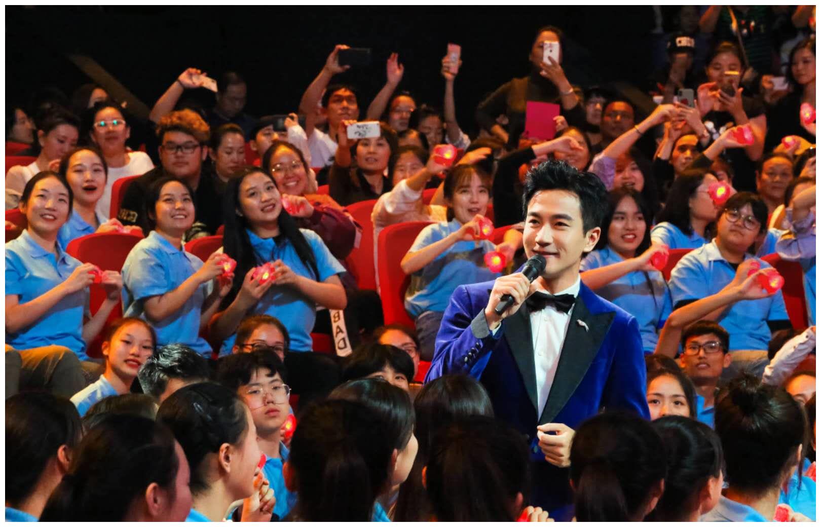 刘恺威低音炮央视献唱《喜欢你》,网友:反正喜