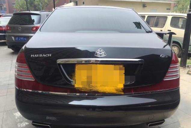 迈巴赫62S车标一月被偷两次, 车主说可以买辆宝马车了