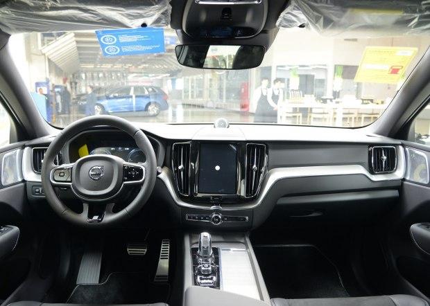 沃尔沃换代XC60到店实拍,颜值逆天卖35万,奥迪Q5宝马X3要哭了