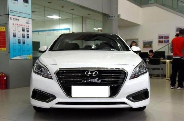 被逼无奈降至13万的好车, 颜值媲美奔驰宝马, 1.6T动力十足