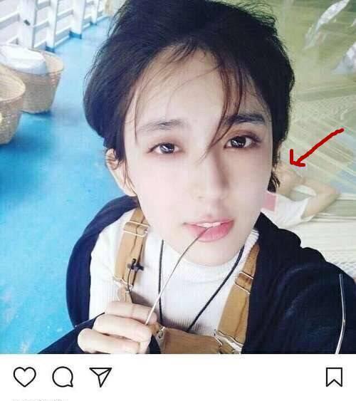 晒同样一张自拍, 娜扎因为杨佑宁再次招黑, 跑到