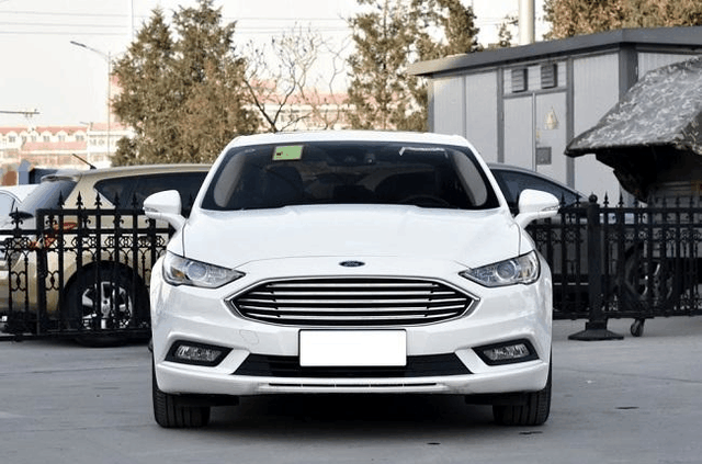 新款蒙迪欧人体工程学的设计, 用起来顺手给驾驶者很直接的感受。