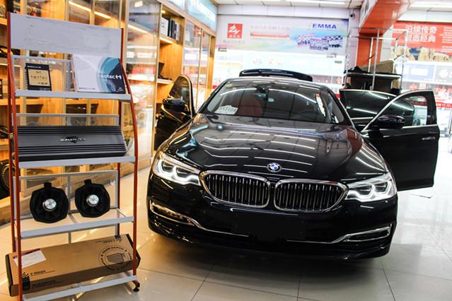 没有低音的汽车音响那是不完整滴!宝马5系改装圣尼克斯超低音