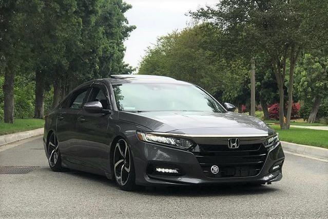 十代雅阁采用了灰色作为外衣