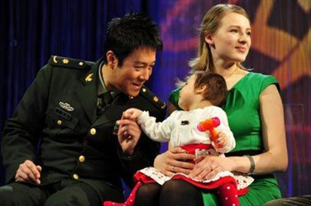 他是国家一级艺人 家世显赫 低调到连结婚都是看了爸爸去哪才知道