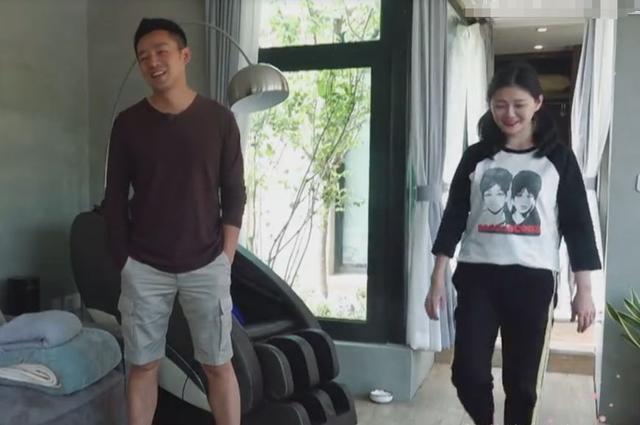 小S到大S家做客，汪小菲脸上的表情暴露了夫妻关系！