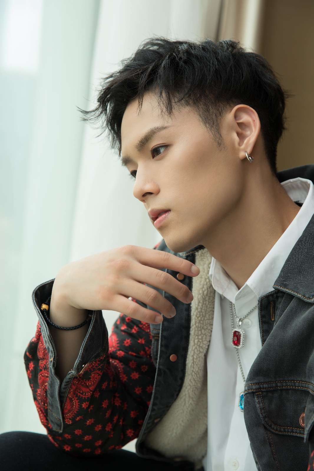 Jeffrey董又霖献《一个人去巴黎》首唱舞台 实力唱功引粉丝尖叫