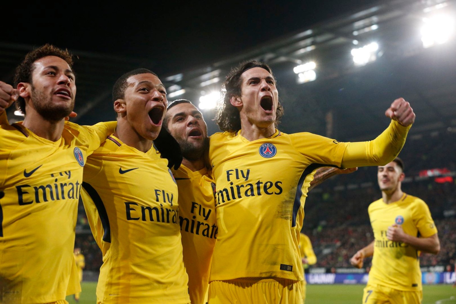 欧冠足球:利物浦vs巴黎,数据夸大,利物浦主场恐