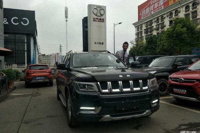 国内首台BJ90实车到店，发动机上的标志亮了，保养要去奔驰4S店