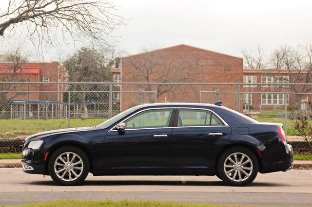 远看值300万，近看值100万，落地还不足40万，开它谈生意妥妥的！