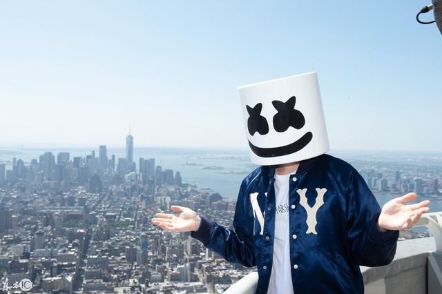 marshmallow真人,marshmallowman 棉花糖marshmello纽约参观了帝国大厦丨wlq玩界竞技场