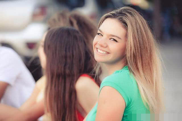 女生几岁来例假属于正常?家里有女儿的妈妈