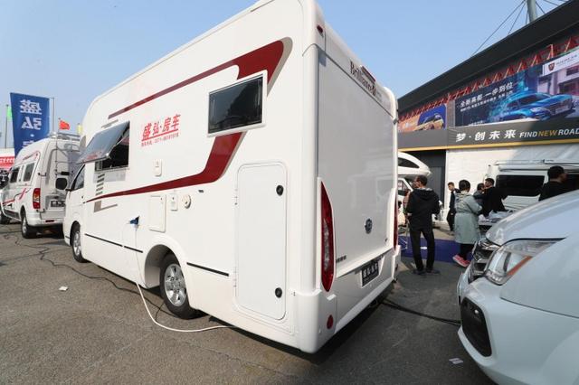 华晨房车HC系列新款大海狮汽油自动挡房车 47.58万元