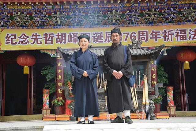 道观里捐香油钱的门道:是真的破财免灾还是某