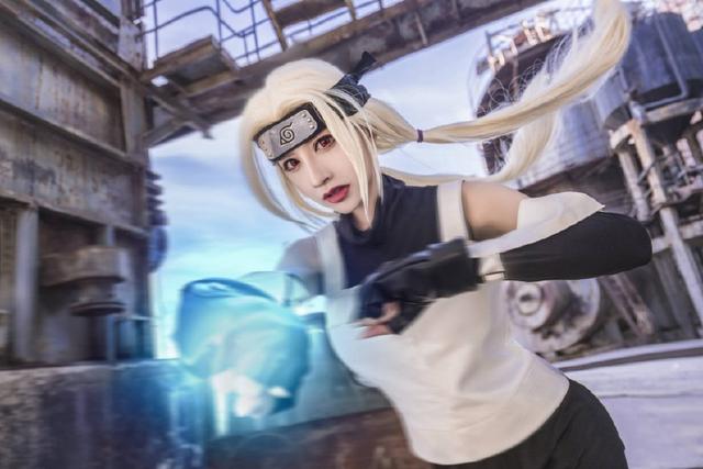 火影忍者:纲手cosplay见过没?第一神还原,最后身材比纲手强