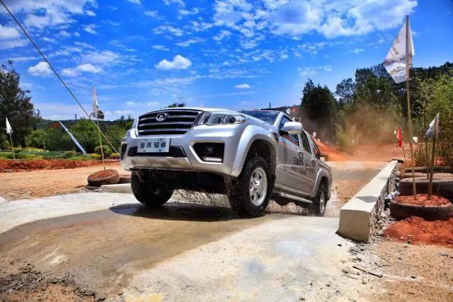 8万多就能买到这样的皮卡,外观像SUV,能拉货